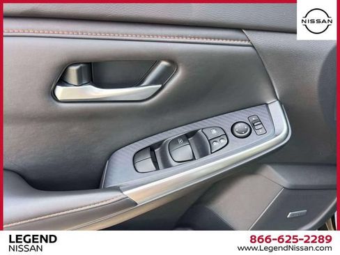 Used 2023 Nissan Sentra SR w/ SR Premium Package FWD image 17