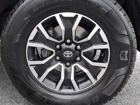Used 2022 Toyota Tacoma TRD Sport w/ TRD Premium Sport Package AWD/4WD image 9