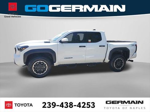 Certified 2025 Toyota Tacoma TRD Off-Road AWD/4WD image 10