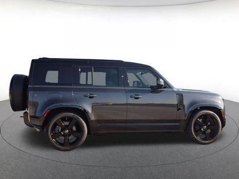 Used 2025 Land Rover Defender 110 X-Dynamic SE AWD/4WD image 4