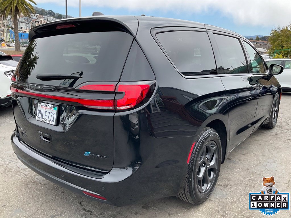 Used 2023 Chrysler Pacifica Limited w/ Uconnect Theater Family Group FWD image 87
