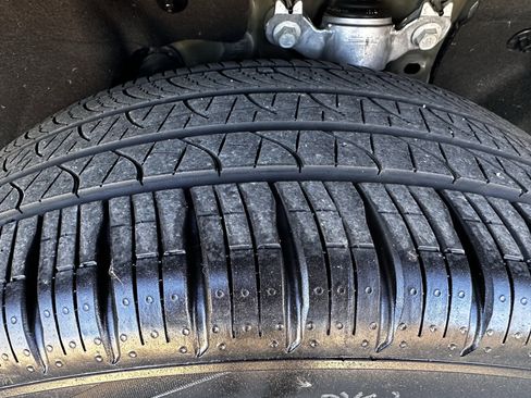 Certified 2025 Ford Explorer Platinum w/ LUX Leather Package image 21