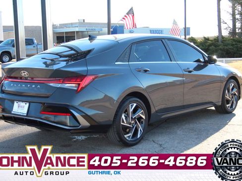 Used 2025 Hyundai Elantra SEL image 9