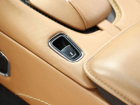 Used 2020 Aston Martin DB11 AMR image 39