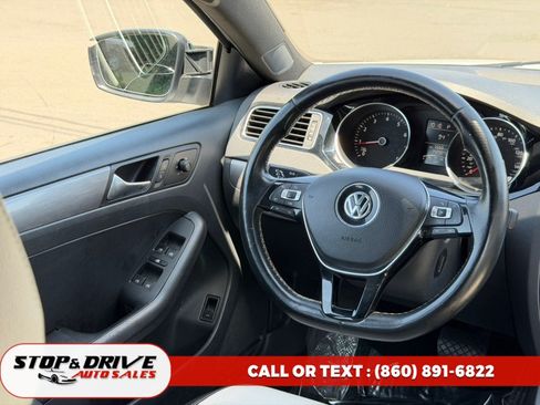 Used 2016 Volkswagen Jetta Sport FWD image 13