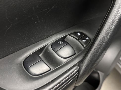 Used 2020 Nissan Rogue Sport SV image 11