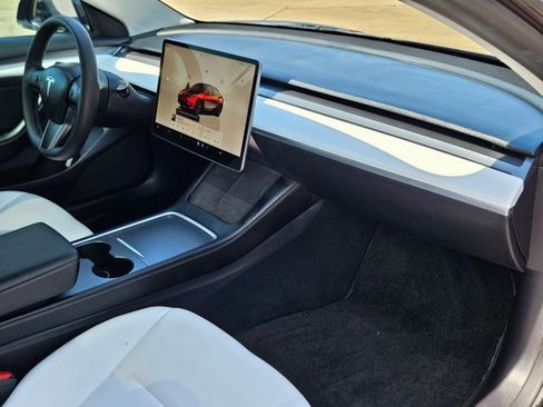 Used 2022 Tesla Model 3 image 22