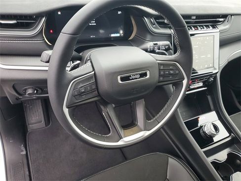 New 2025 Jeep Grand Cherokee L Altitude image 20