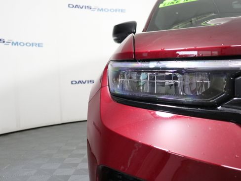 Used 2025 Jeep Grand Cherokee Altitude image 3