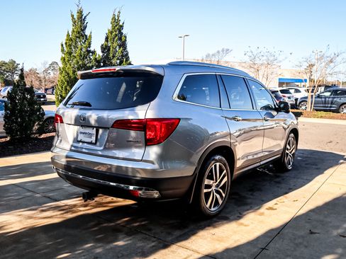 Used 2018 Honda Pilot Touring image 11