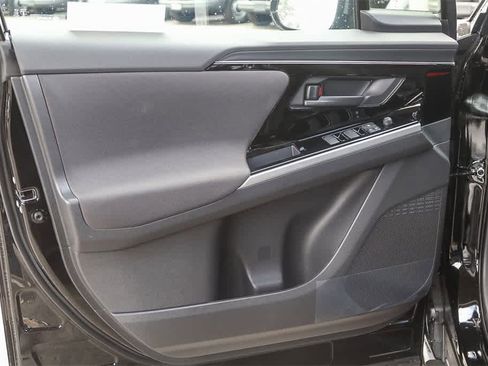 Used 2025 Subaru Solterra Premium image 22