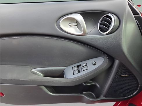 Used 2016 Nissan 370Z w/ Sport Package image 12