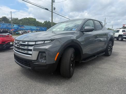 Used 2025 Hyundai Santa Cruz SE AWD/4WD image 7