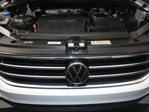 Used 2022 Volkswagen Tiguan SE FWD image 30