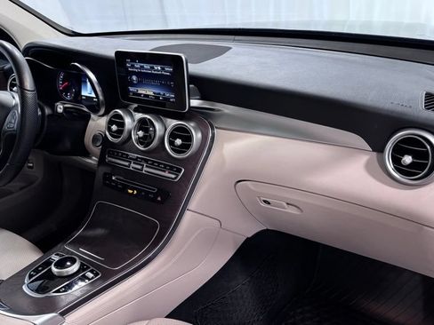 Used 2019 Mercedes-Benz GLC 300 4MATIC image 17