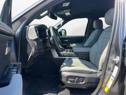Used 2025 Toyota Tundra Limited AWD/4WD image 11