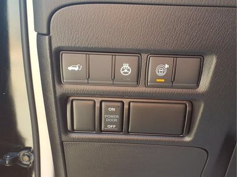Used 2023 Nissan Armada Platinum w/ Captain's Chairs Package RWD image 15