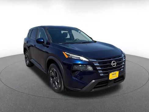 Used 2025 Nissan Rogue SV FWD image 3