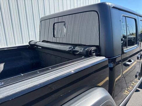 Used 2024 Jeep Gladiator Mojave w/ Technology Group AWD/4WD image 7