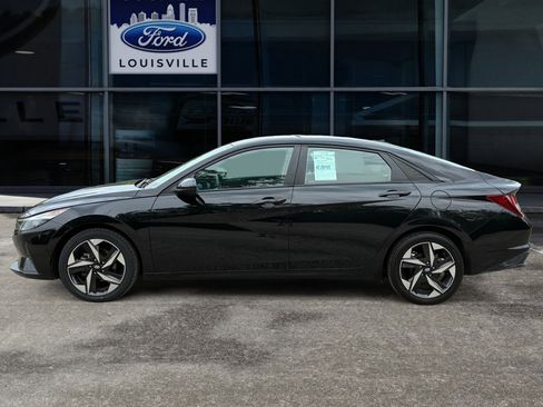 Used 2023 Hyundai Elantra SEL w/ Convenience Package FWD image 6