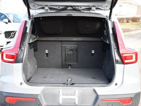Used 2025 Volvo XC40 B5 Plus image 26
