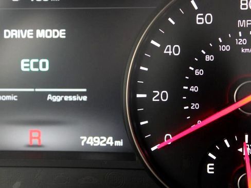 Used 2017 Kia Cadenza Technology image 28