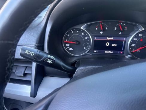 Used 2023 GMC Terrain SLT image 34