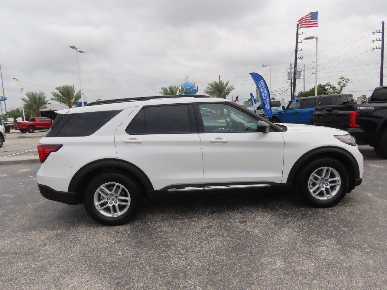 Used 2025 Ford Explorer Active RWD image 10