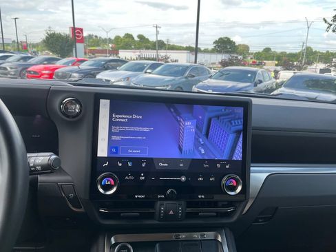Used 2024 Lexus GX 550 AWD/4WD image 15