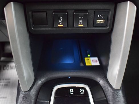 Used 2022 Toyota Corolla Cross XLE image 15