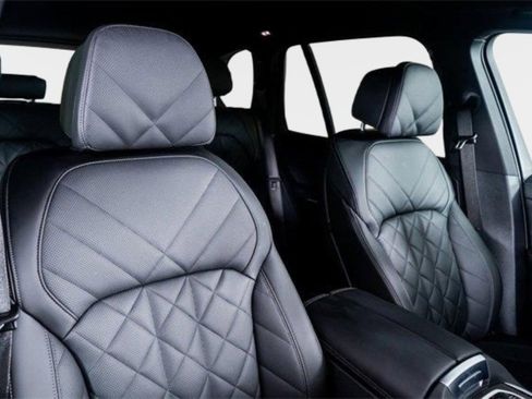 Used 2024 BMW X5 M60i w/ Climate Comfort Package image 30