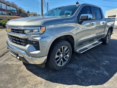 Used 2024 Chevrolet Silverado 1500 LT image 3