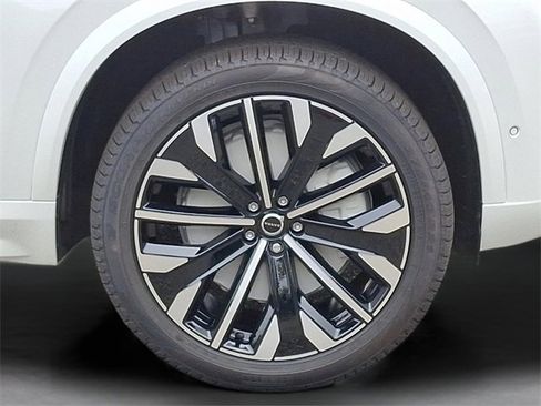 New 2026 Volvo XC90 B6 Plus w/ Protection Package Premier image 8