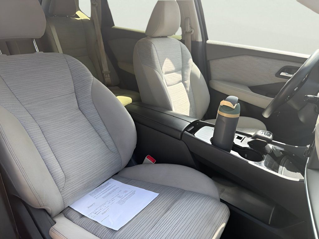 Used 2023 Nissan Rogue SV FWD image 3