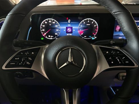 Certified 2025 Mercedes-Benz GLB 250 4MATIC image 28