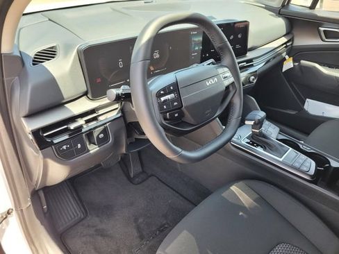New 2026 Kia Sportage LX w/ LX Convenience Package FWD image 9