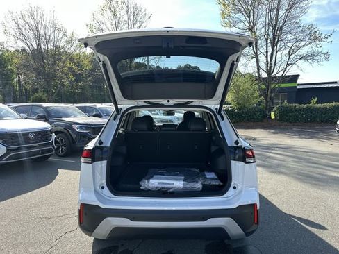 New 2025 Volkswagen Tiguan SE image 33