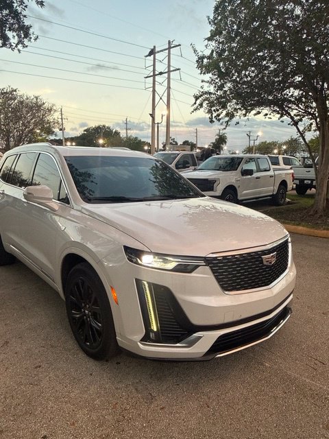 Used 2022 Cadillac XT6 Premium Luxury FWD image 2