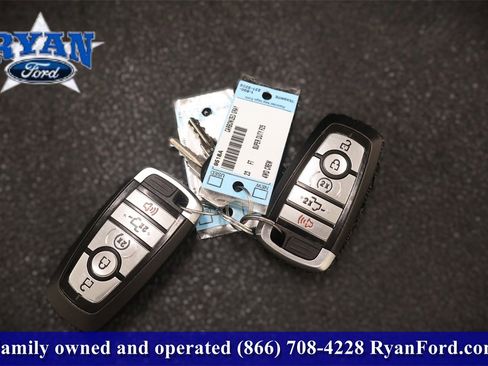 Used 2023 Ford F250 Lariat w/ Chrome Package image 6