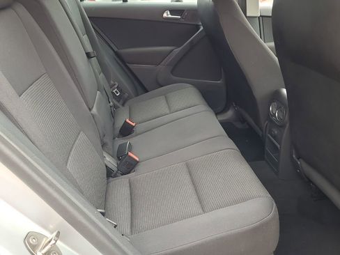 Used 2017 Volkswagen Tiguan Limited w/ Premium Package image 18