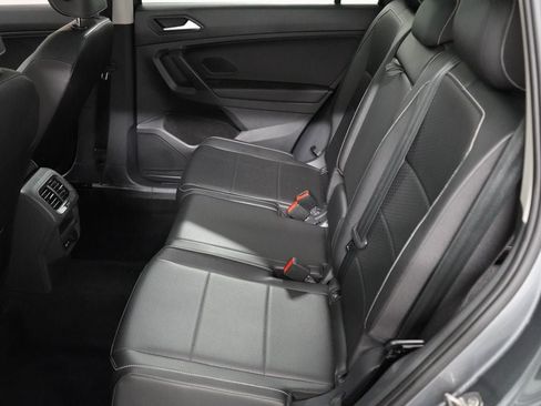 Used 2021 Volkswagen Tiguan SE w/ Panoramic Sunroof Package AWD/4WD image 29