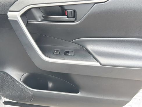 Used 2023 Toyota RAV4 LE FWD image 23