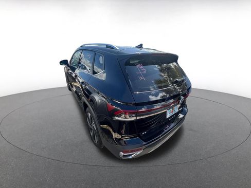 Used 2025 Volkswagen Taos SE image 6