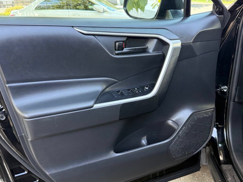 Used 2024 Toyota RAV4 LE AWD/4WD image 17