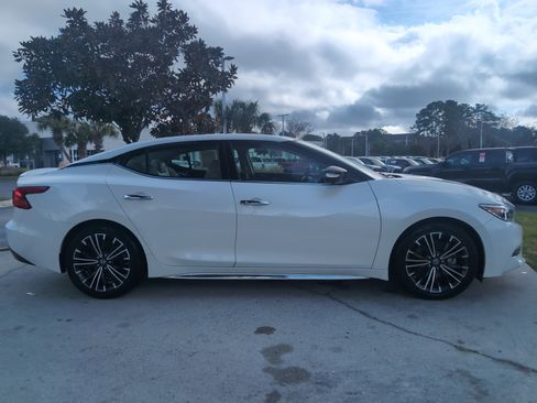 Used 2018 Nissan Maxima Platinum image 11