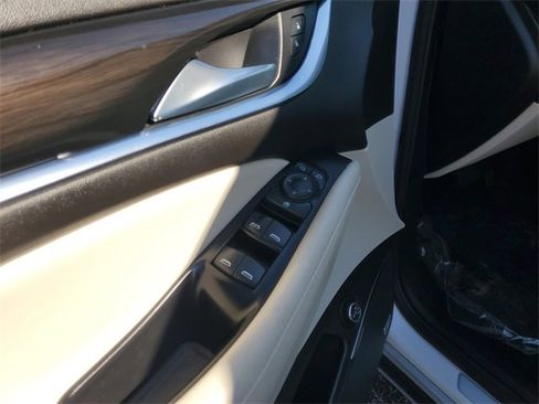 Used 2024 Buick Enclave Essence w/ Experience Buick Package image 10