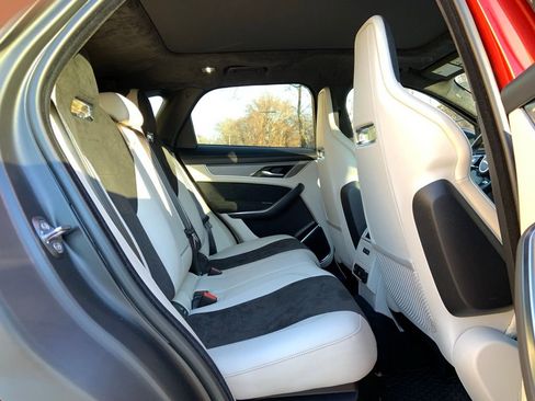 Certified 2022 Jaguar F-PACE SVR image 17