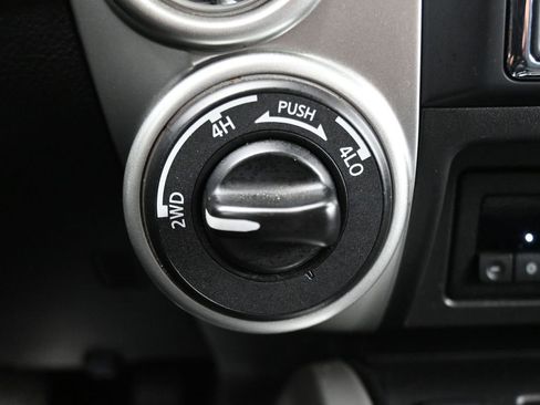 Used 2021 Nissan Titan SV w/ SV Convenience Package image 26