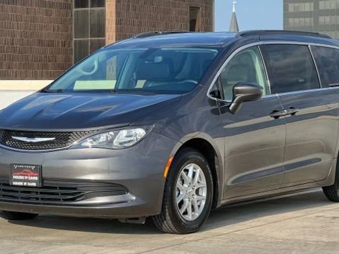 Used 2020 Chrysler Voyager Lxi image 3
