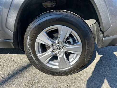 Used 2022 Toyota RAV4 LE AWD/4WD image 15